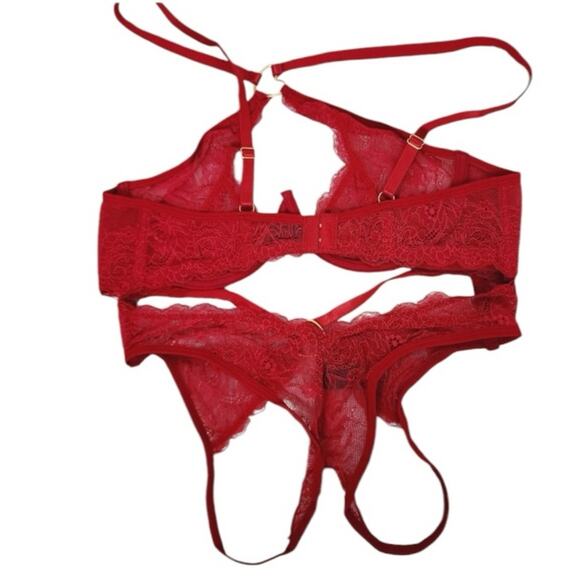 Frederick's of Hollywood Red Lace Bra & Panty Set NWT Crotchless Cheeky Lingerie - Picture 2 of 11